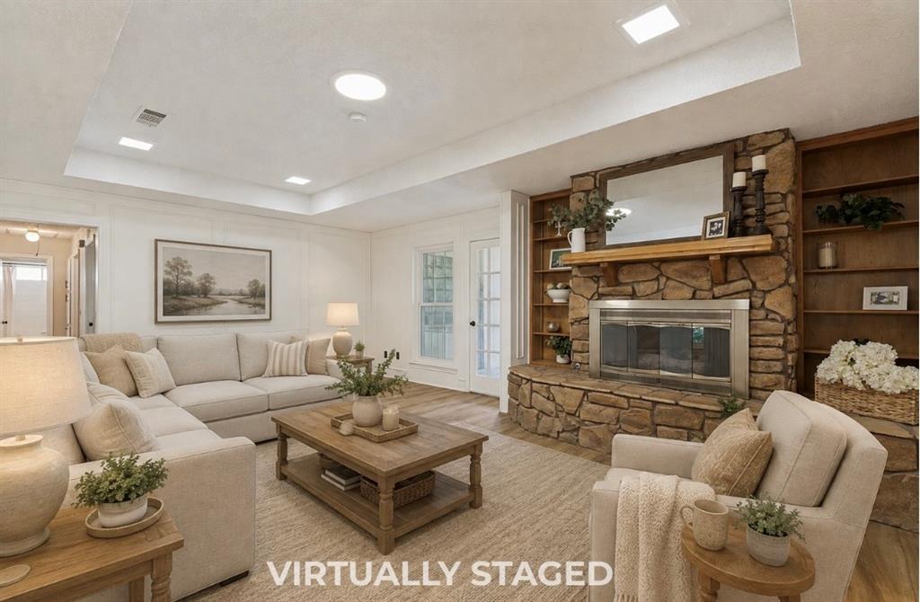 2212 Kirby Drive Property Photo 6