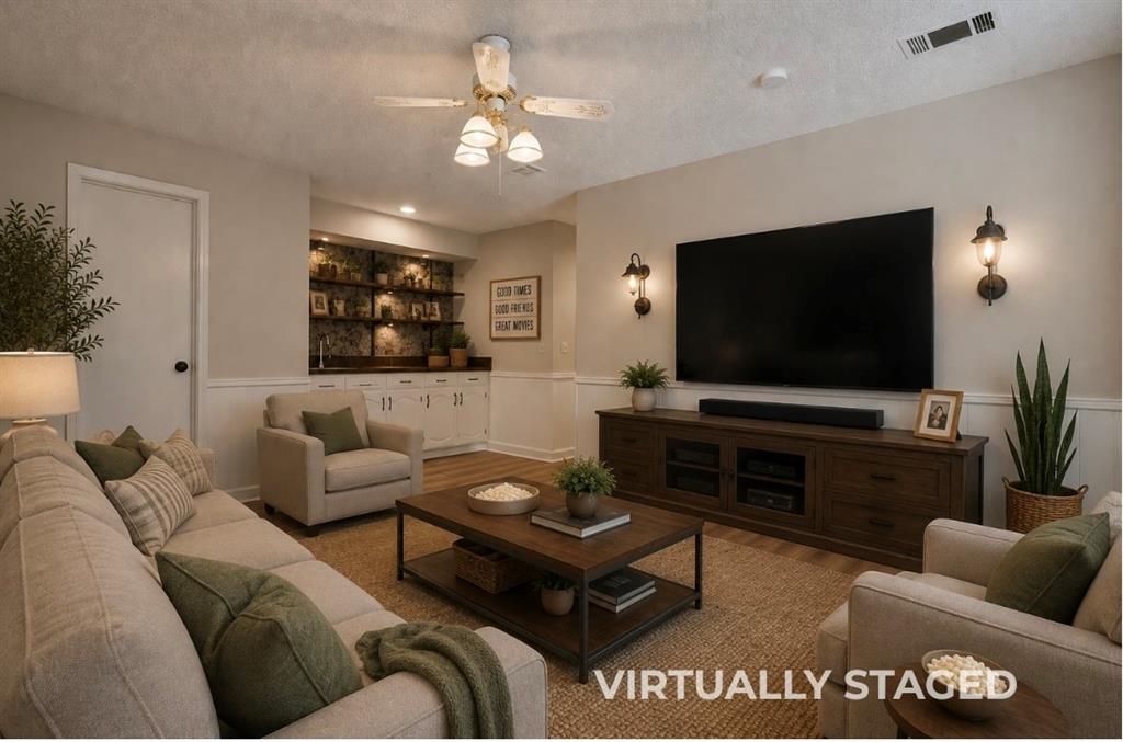 2212 Kirby Drive Property Photo 11