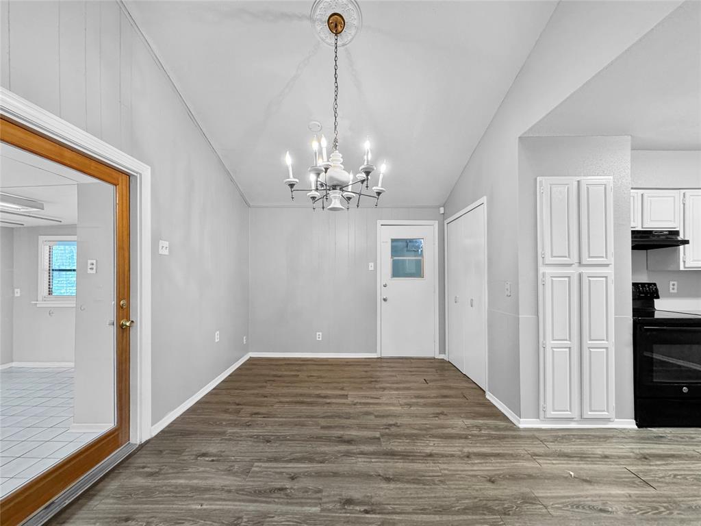 1319 Wisteria Way Property Photo 4