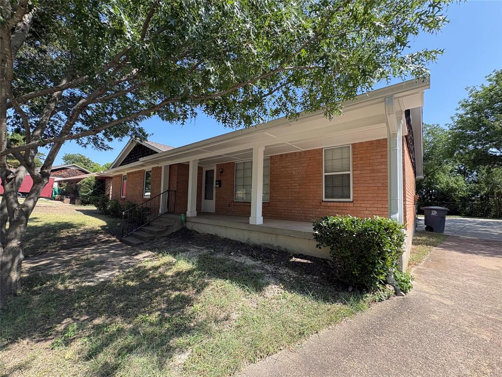 615 Oak Forest Drive Property Photo 2