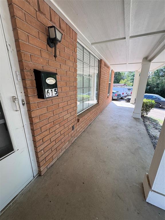 615 Oak Forest Drive Property Photo 3