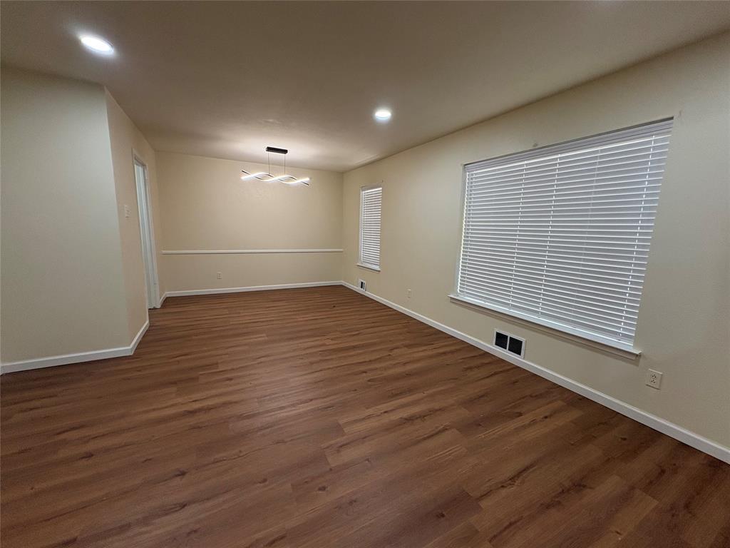 615 Oak Forest Drive Property Photo 4