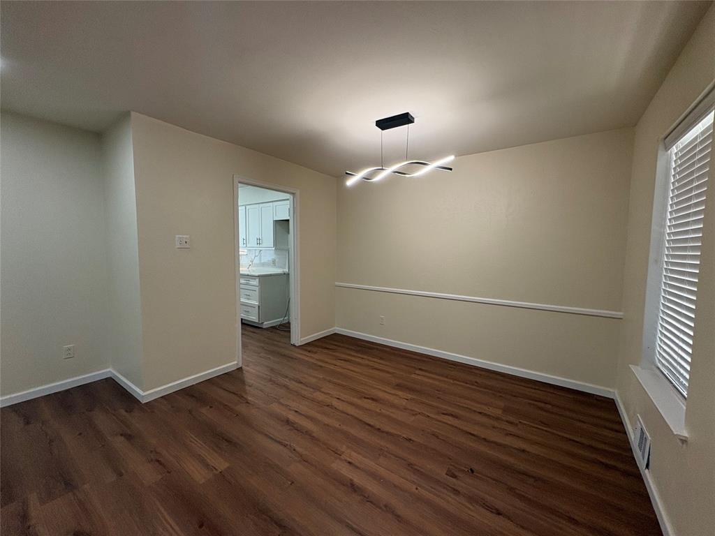 615 Oak Forest Drive Property Photo 5