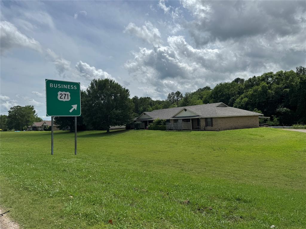 4521 SE Loop 286 Property Photo 1