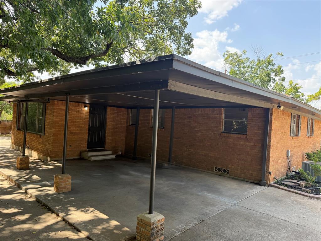 2403 Panhandle Street Property Photo 5