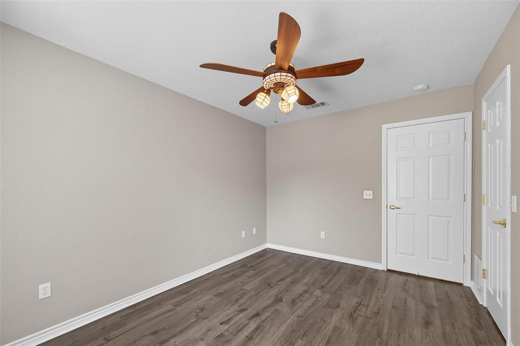 332 Comanche Trail Property Photo 18