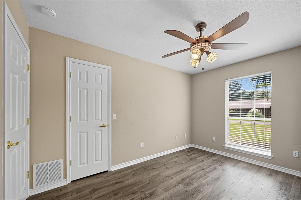 332 Comanche Trail Property Photo 20