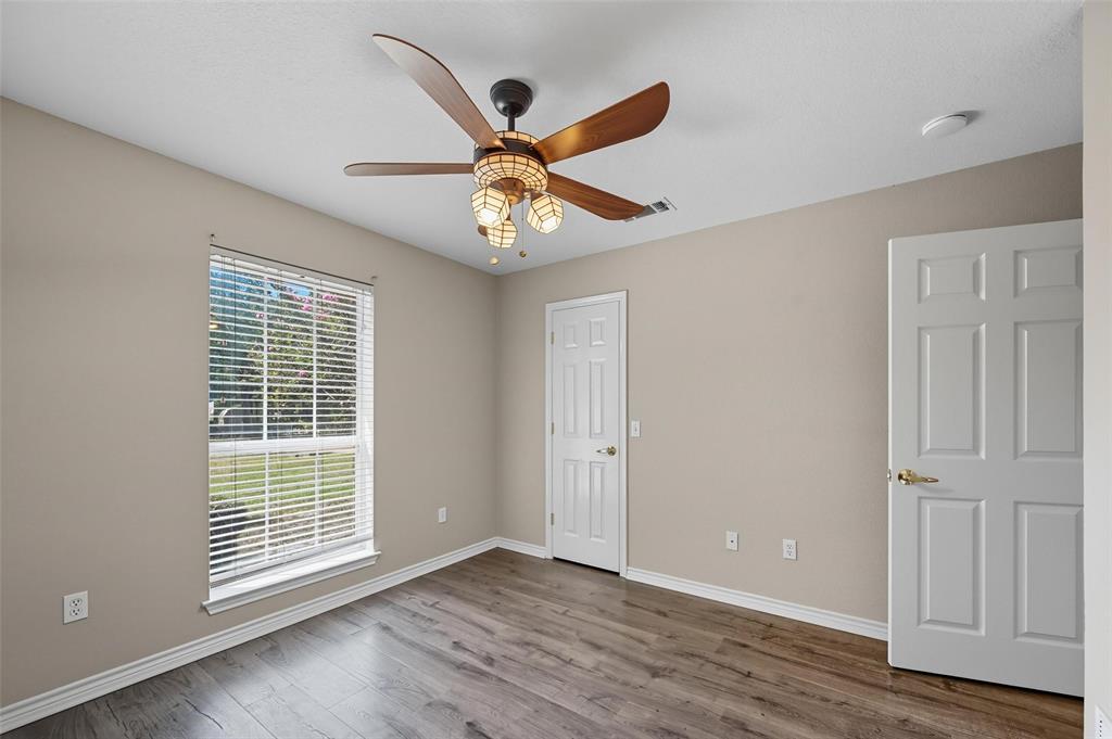 332 Comanche Trail Property Photo 21