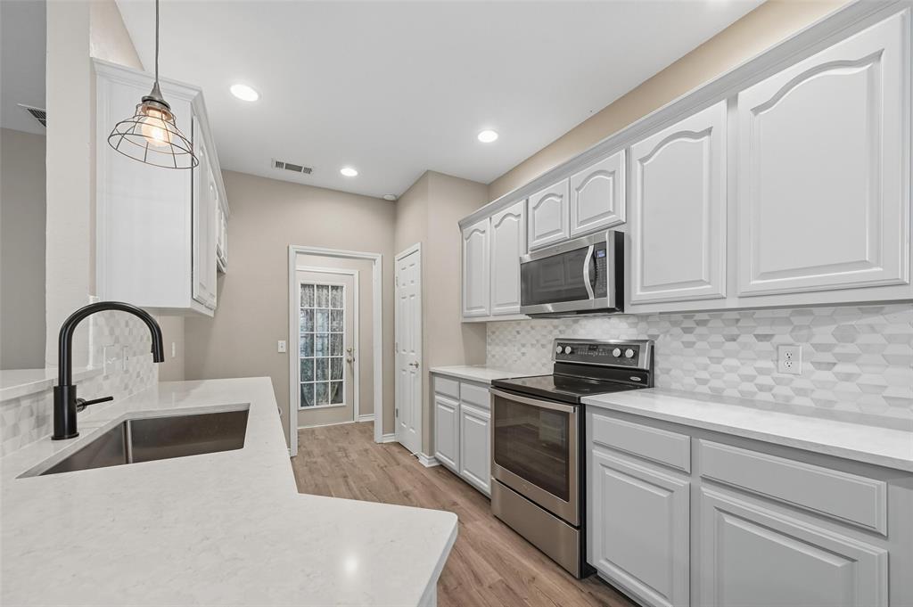 332 Comanche Trail Property Photo 28