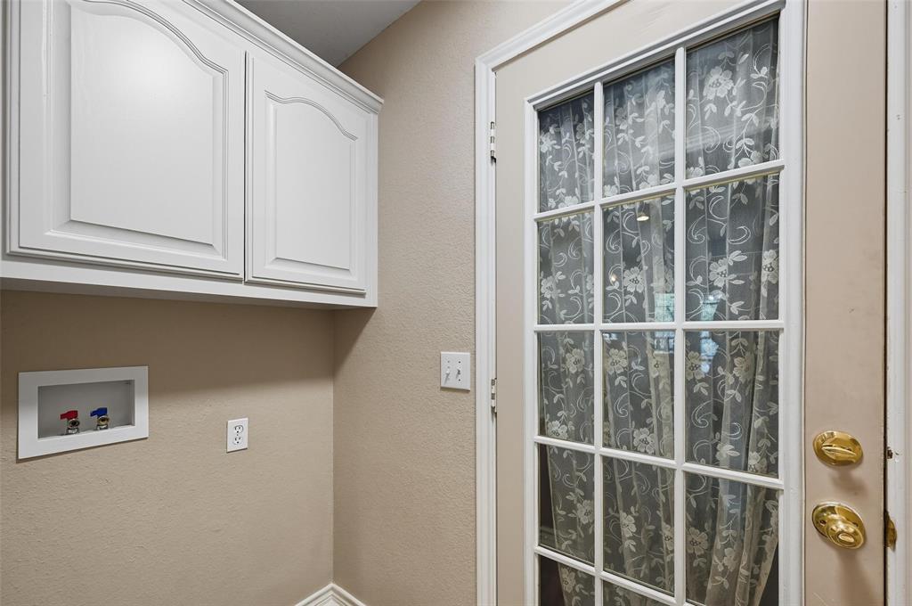 332 Comanche Trail Property Photo 32