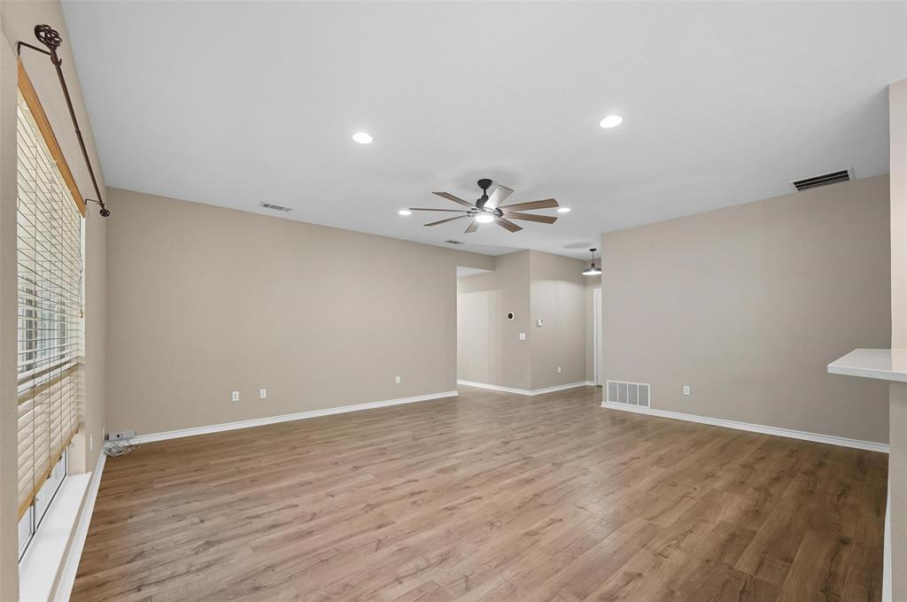 332 Comanche Trail Property Photo 33