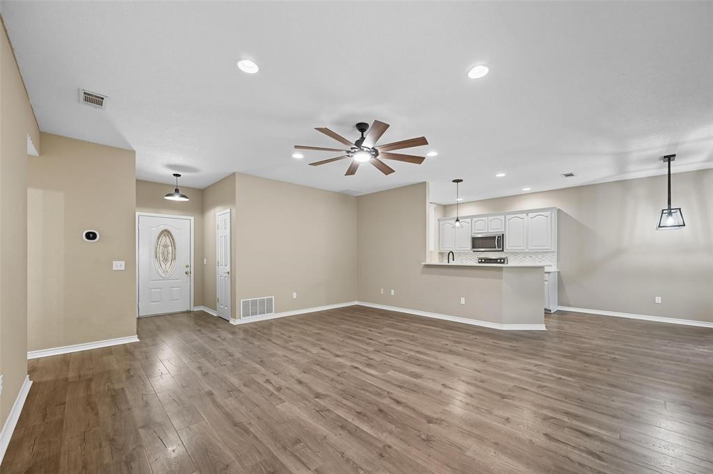 332 Comanche Trail Property Photo 35