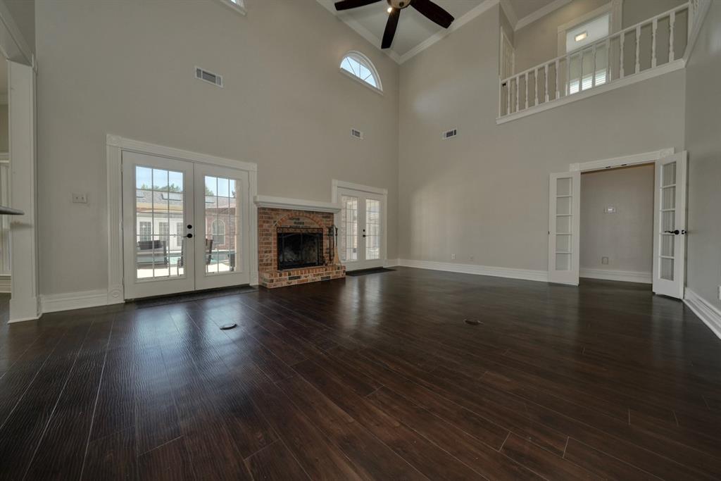 1881 Valley View Lane Property Photo 7