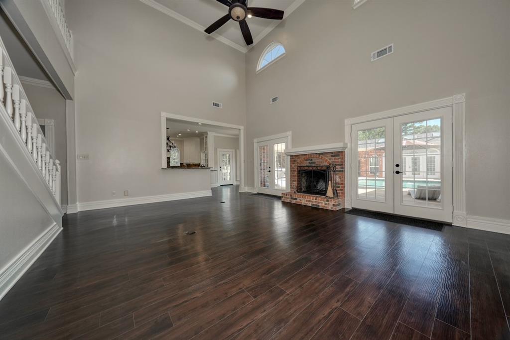 1881 Valley View Lane Property Photo 8