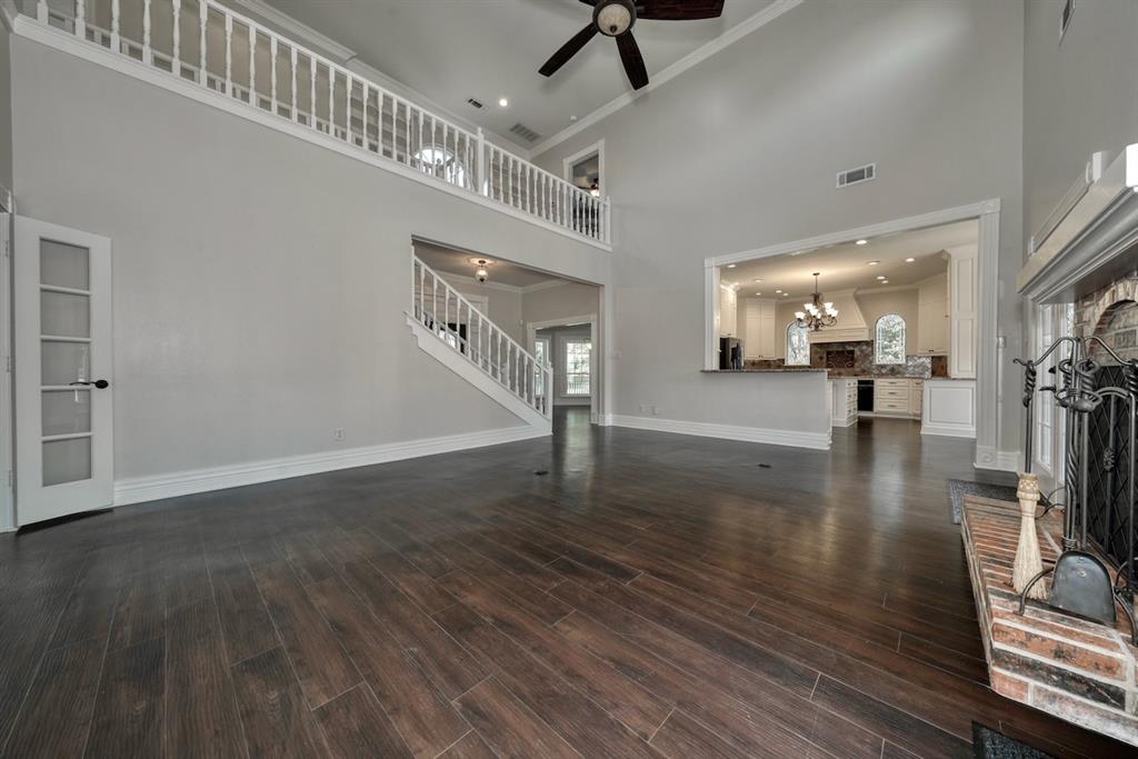 1881 Valley View Lane Property Photo 9