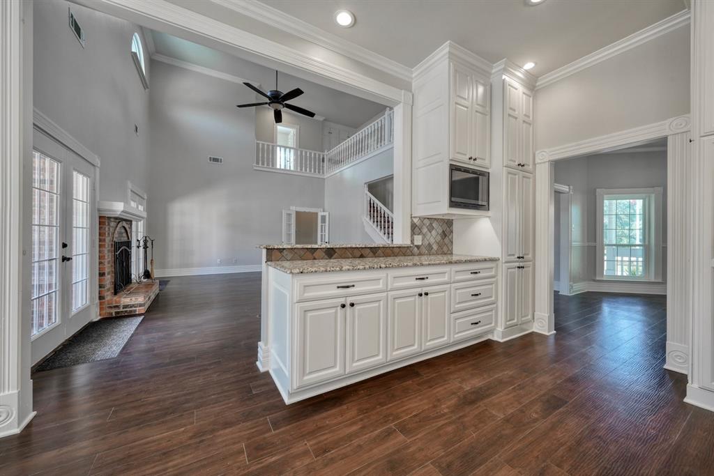 1881 Valley View Lane Property Photo 13
