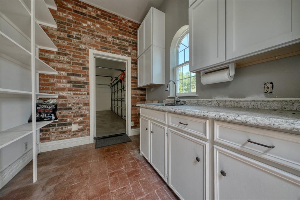 1881 Valley View Lane Property Photo 38