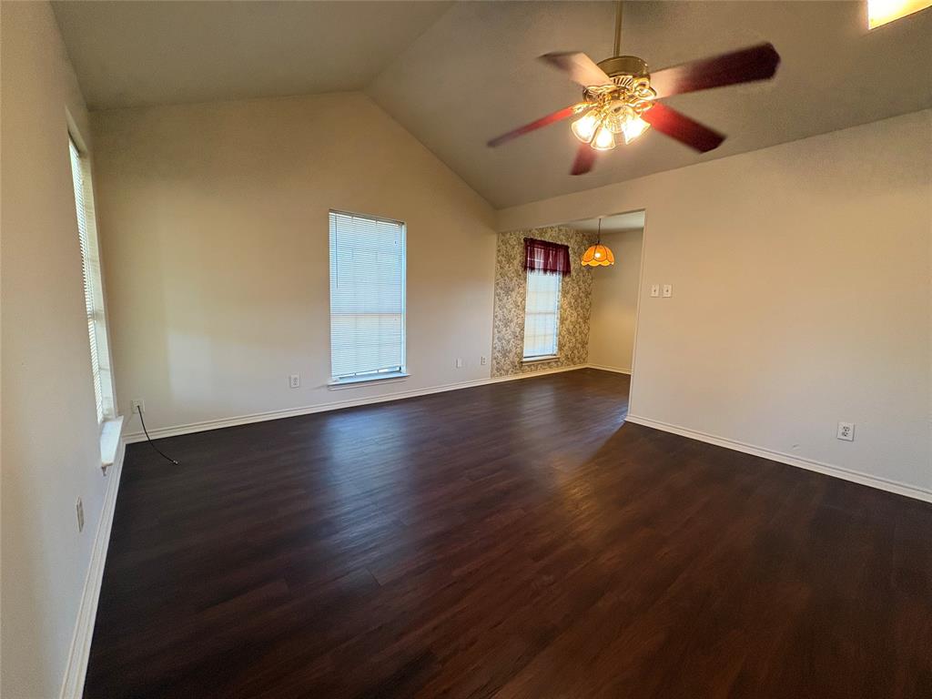 714 Hillcrest Property Photo 4