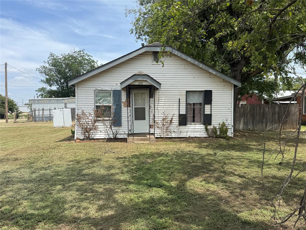 301 S Ave G Property Photo 1