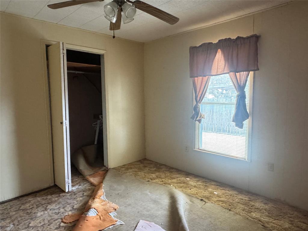 301 S Ave G Property Photo 11