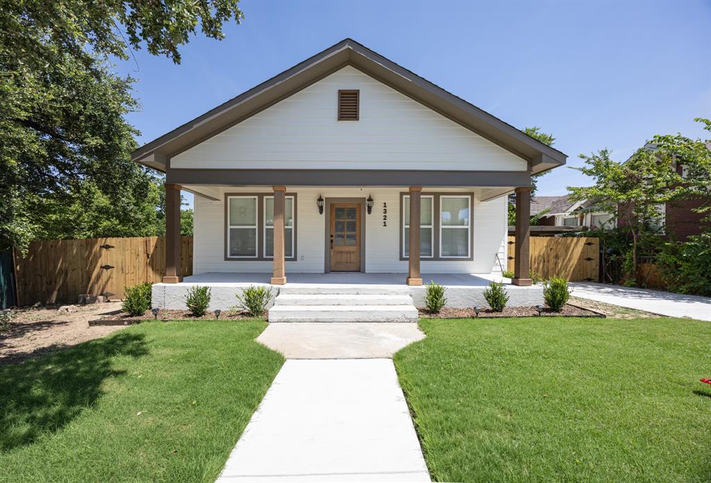 1321 E Magnolia Avenue Property Photo 1