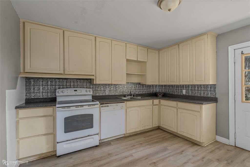 2420 River Street Property Photo 6