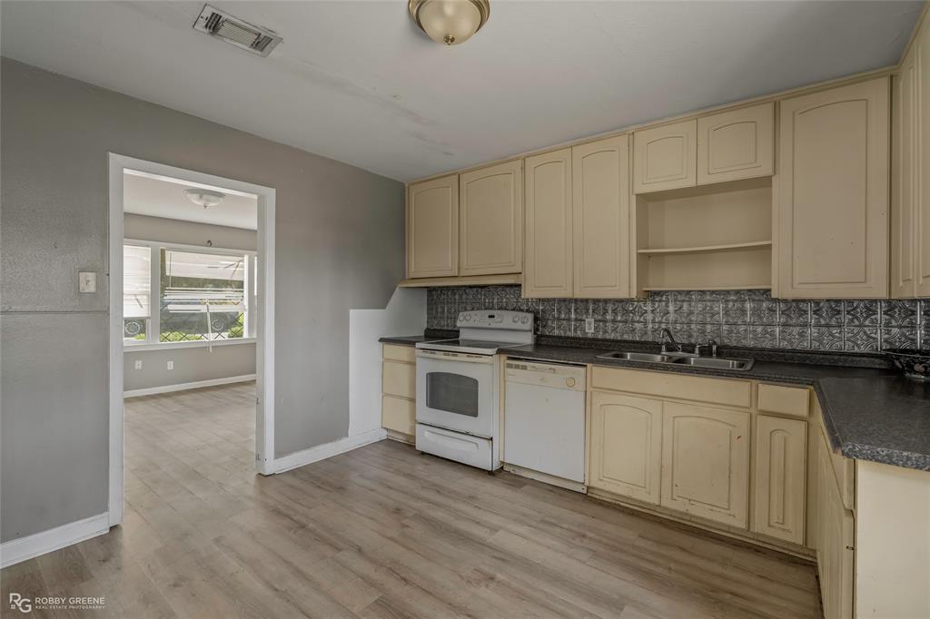 2420 River Street Property Photo 7
