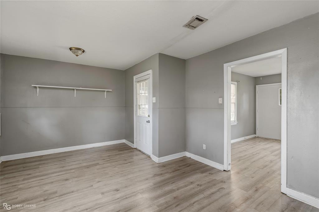 2420 River Street Property Photo 8