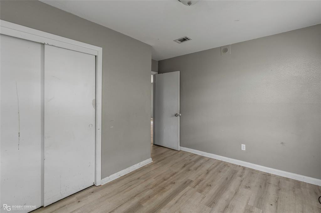2420 River Street Property Photo 16