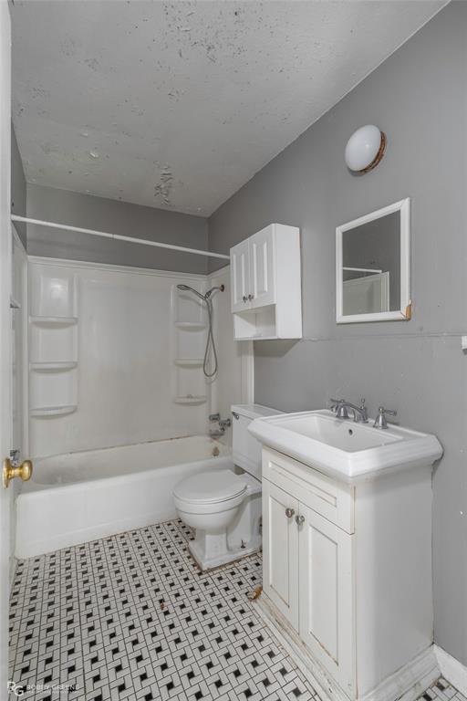 2420 River Street Property Photo 17