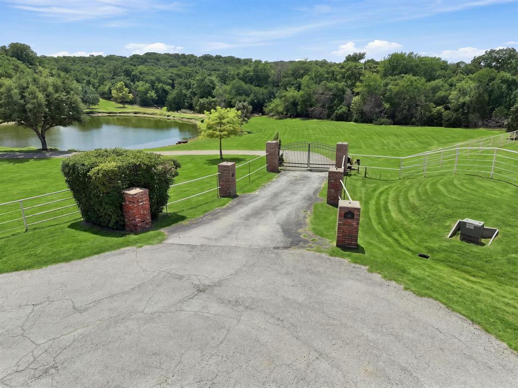 8295 Mountain View Road Property Photo 4