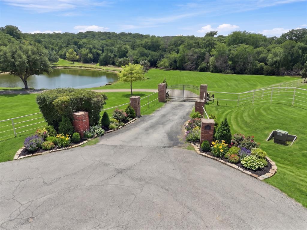 8295 Mountain View Road Property Photo 4