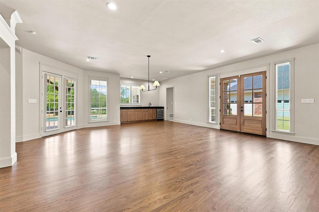 8295 Mountain View Road Property Photo 16