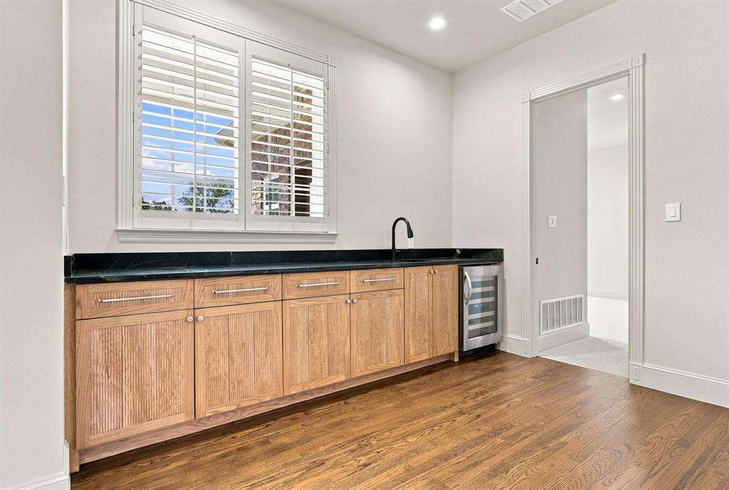 8295 Mountain View Road Property Photo 17