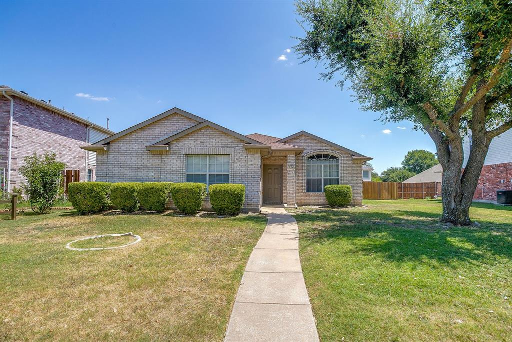 924 Thistle Circle Property Photo 1