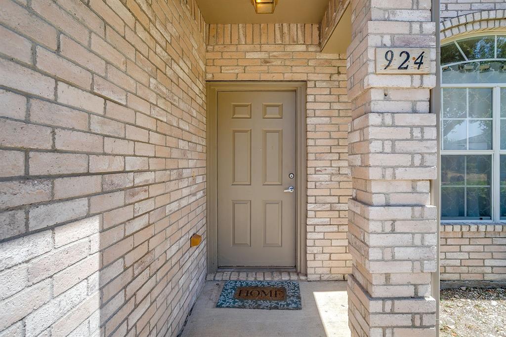 924 Thistle Circle Property Photo 4