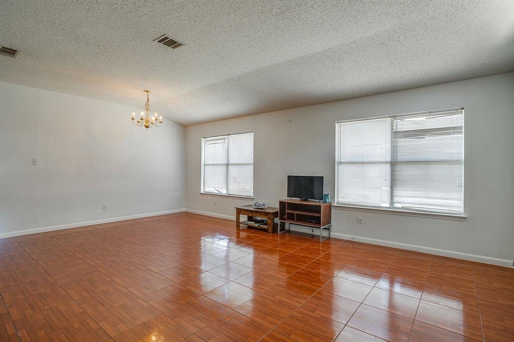 924 Thistle Circle Property Photo 5