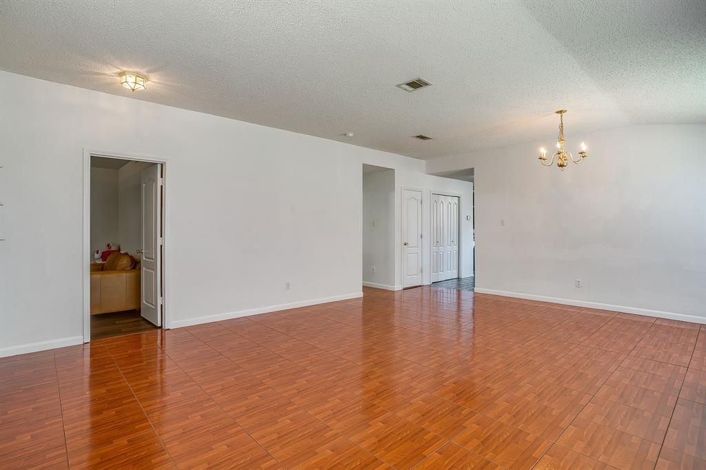 924 Thistle Circle Property Photo 6