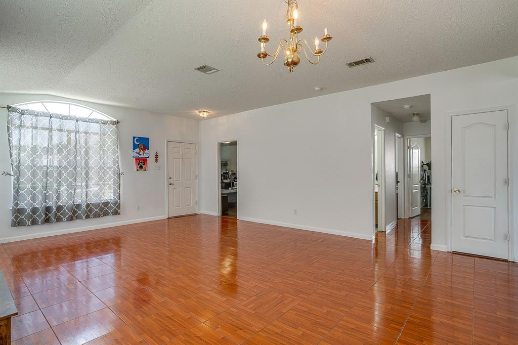 924 Thistle Circle Property Photo 7