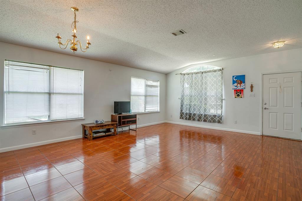 924 Thistle Circle Property Photo 8