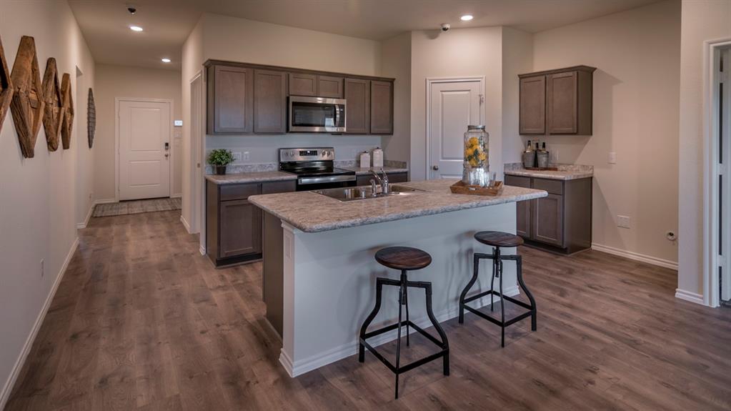 1421 Oak Valley Property Photo 3