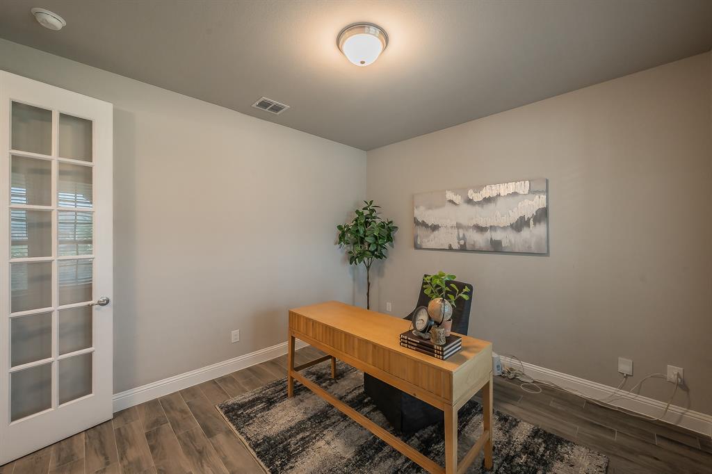 2304 Llano Drive Property Photo 8