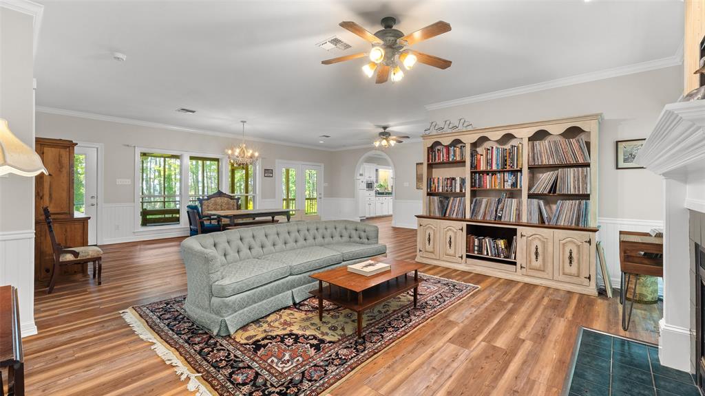 10129 Hudson Road Property Photo 6