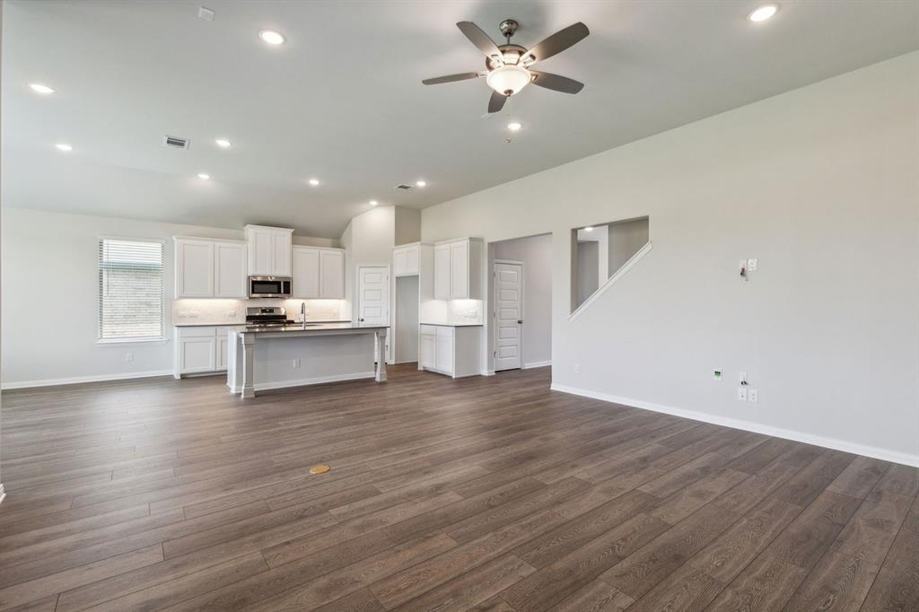 724 Metallic Tree Lane Property Photo 3