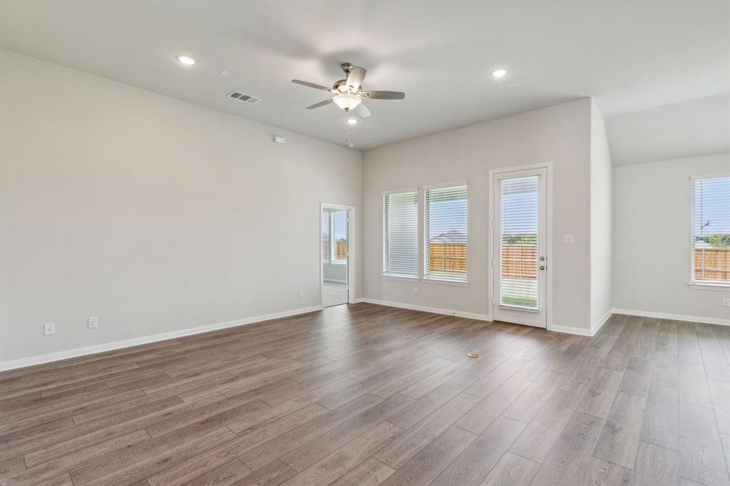 724 Metallic Tree Lane Property Photo 7