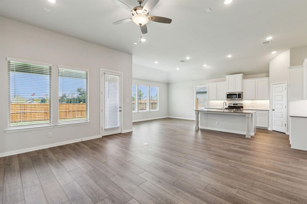 724 Metallic Tree Lane Property Photo 8