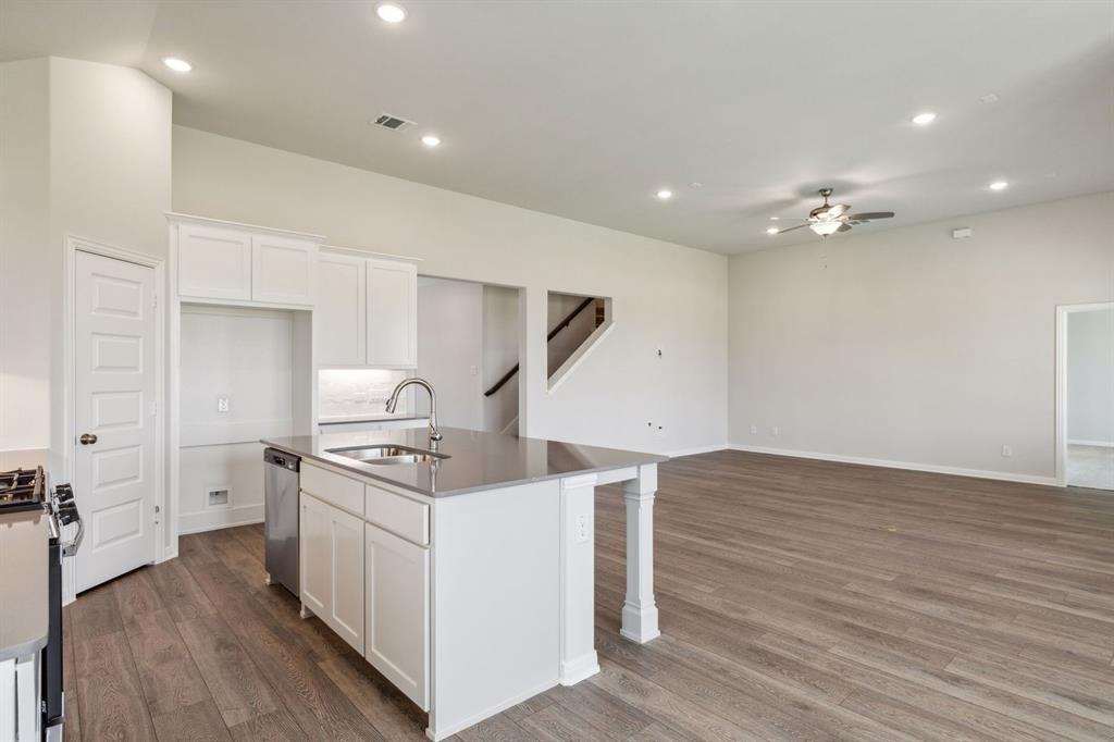 724 Metallic Tree Lane Property Photo 11