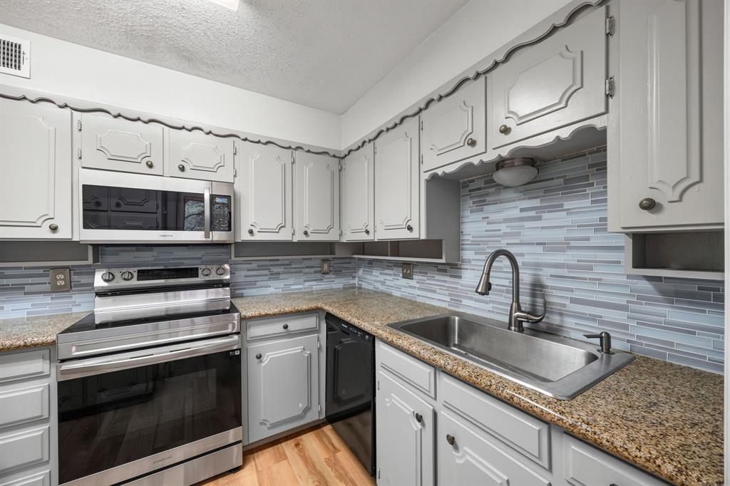 2019 Fleur De Lis Court Property Photo 15