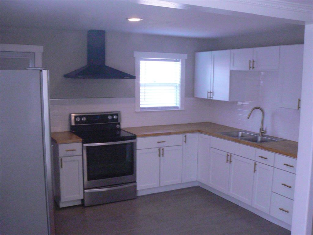 5728 Curzon Avenue Property Photo 2