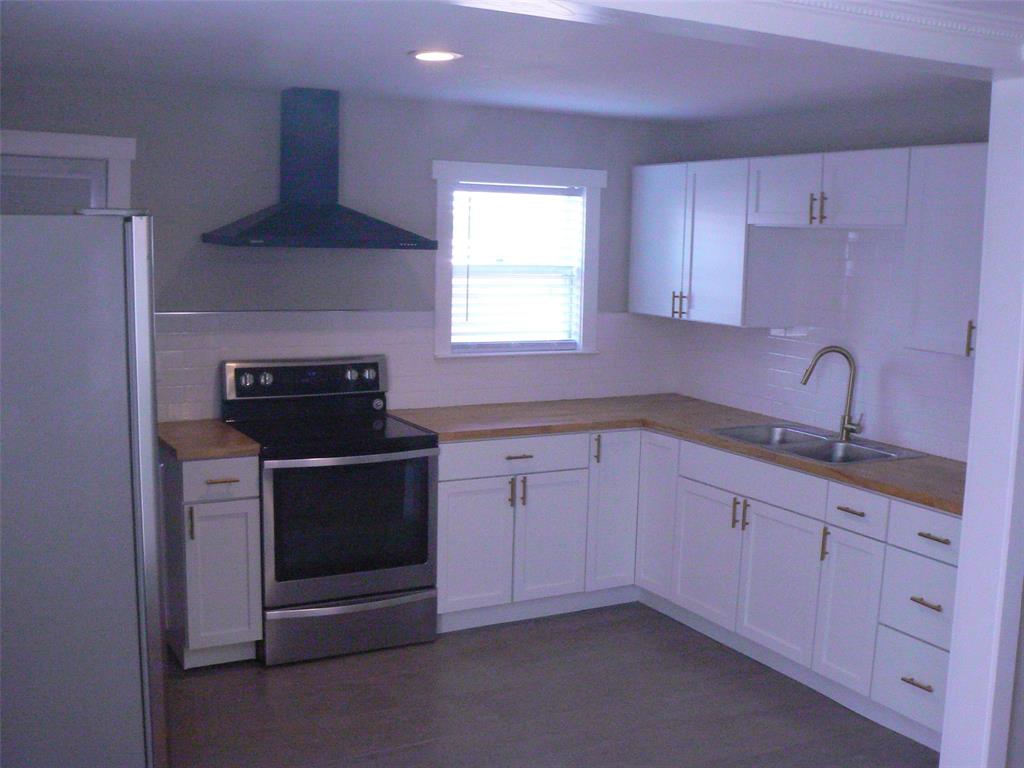 5728 Curzon Avenue Property Photo 3
